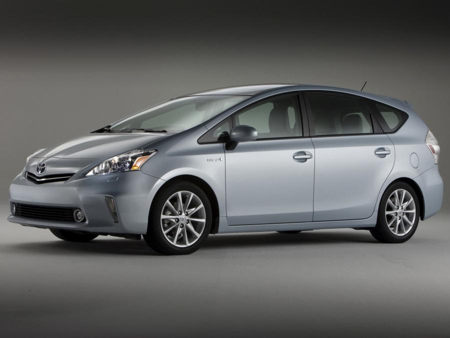  Toyota Prius MPV v 2011 года  (фото 14 из 30)